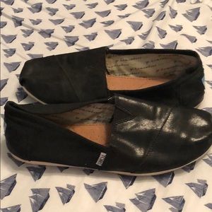 black toms
